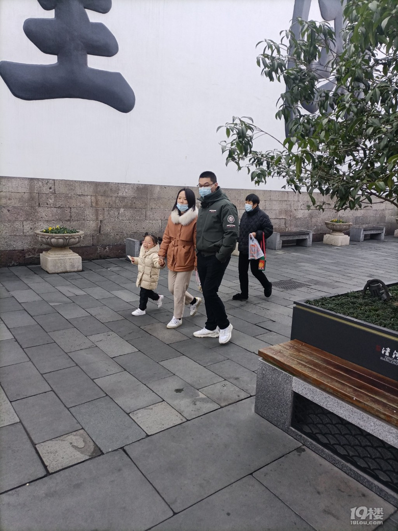 新年第三天，杭州天氣繼續(xù)晴好，我趁著好天氣來(lái)河坊街逛一逛