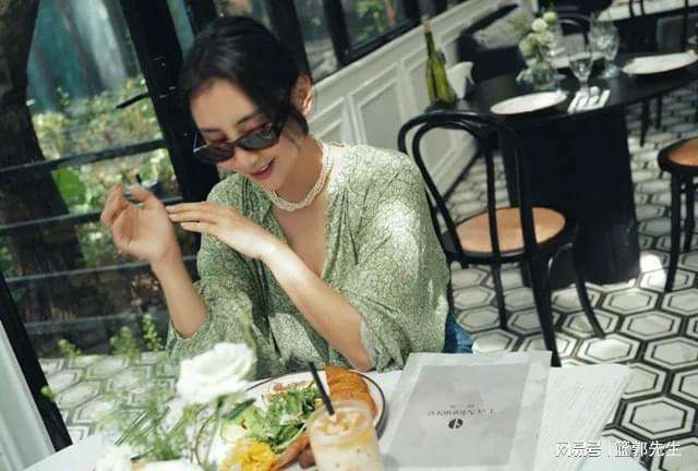 毀三觀！上海寶媽群里的“迪士尼名媛”，家里落魄得讓人唏噓