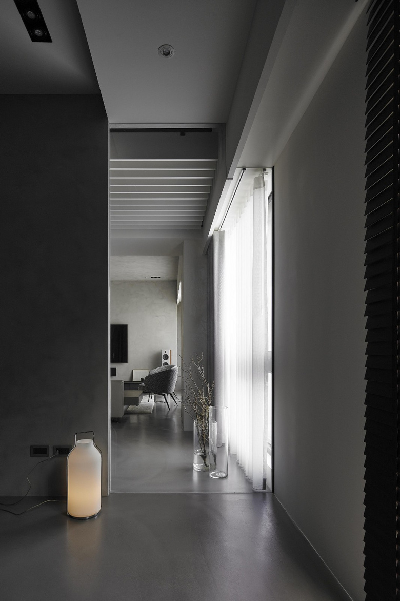 93�O�Ҷȼ�װ���ڰ�ɫ���صķ��