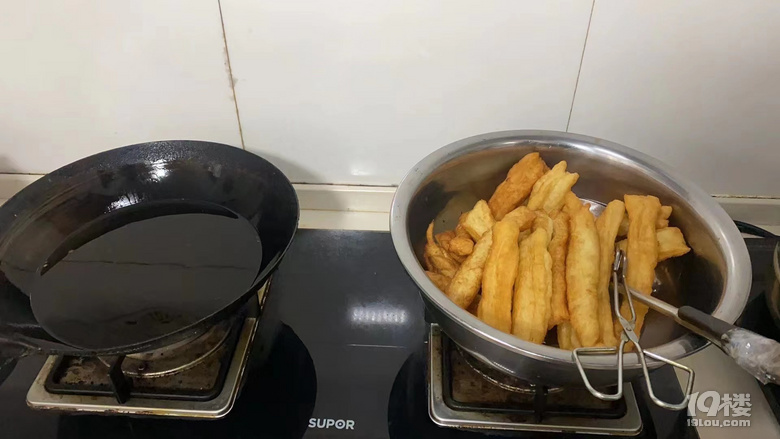 下雨無事，炸油條