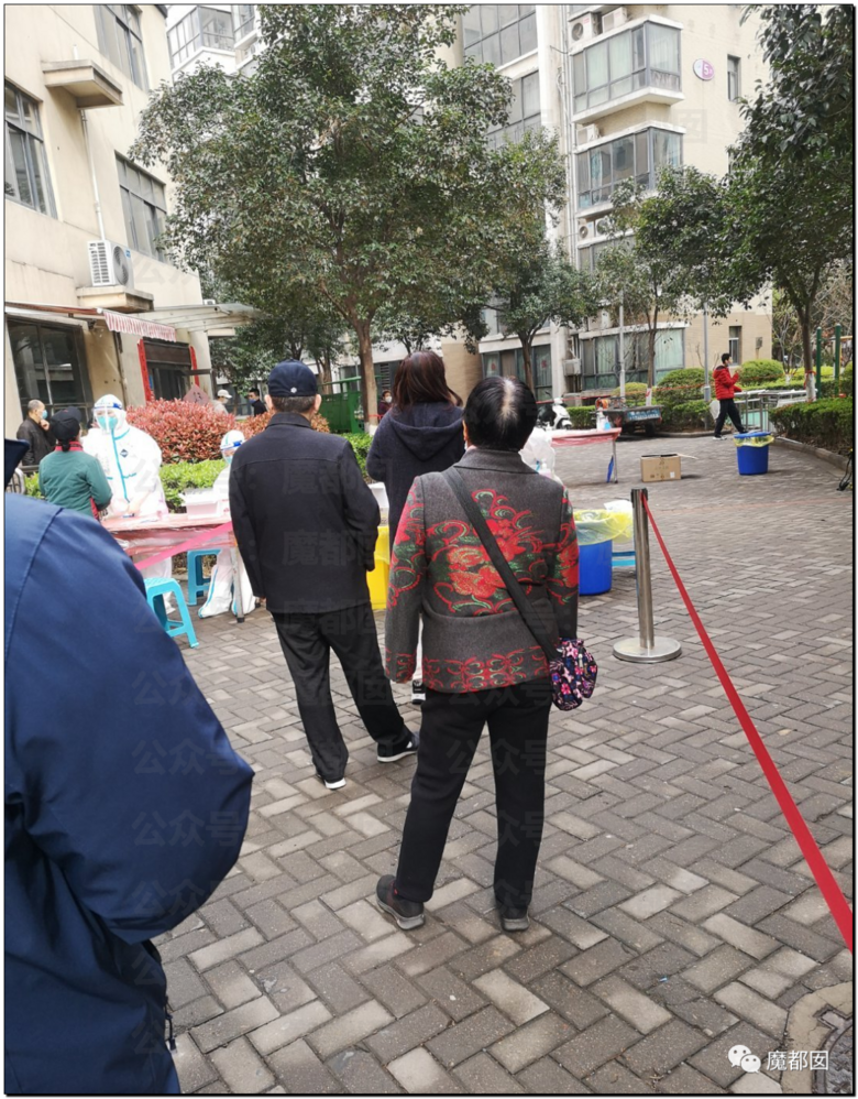 震驚！全網(wǎng)諸多孩子開始向醫(yī)護(hù)人員跳感謝舞引發(fā)劇烈爭(zhēng)議！