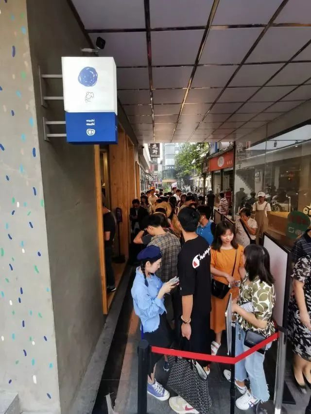 3年前開(kāi)業(yè)一杯奶茶被炒到300塊，現(xiàn)如今杭州僅剩1家門(mén)店