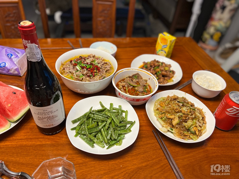 宮爆雞丁，粉絲炒包菜，酸辣肥牛湯，炒四季豆，夫妻肺片，來個(gè)小