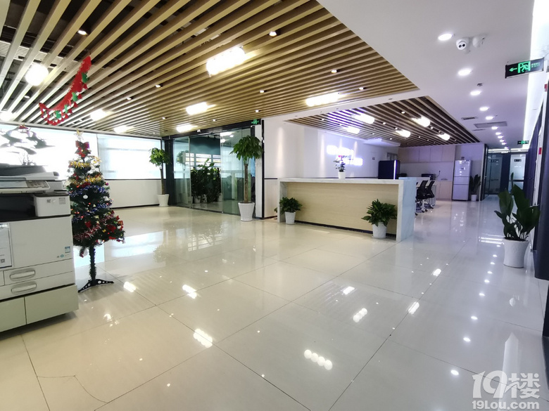 落地窗,帶隔間,豪華裝修辦公室出租,先到先得