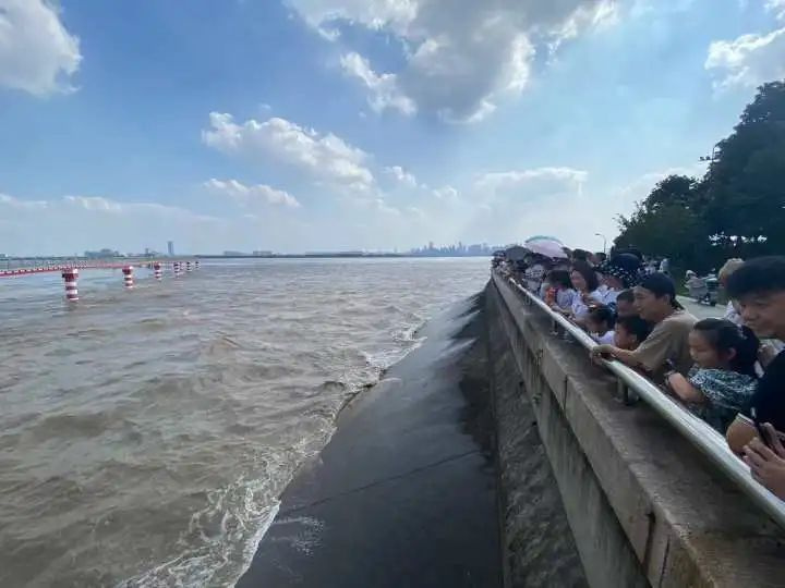 风雨潮三碰头钱塘江年度大潮将推迟上演最高潮或在这天出现