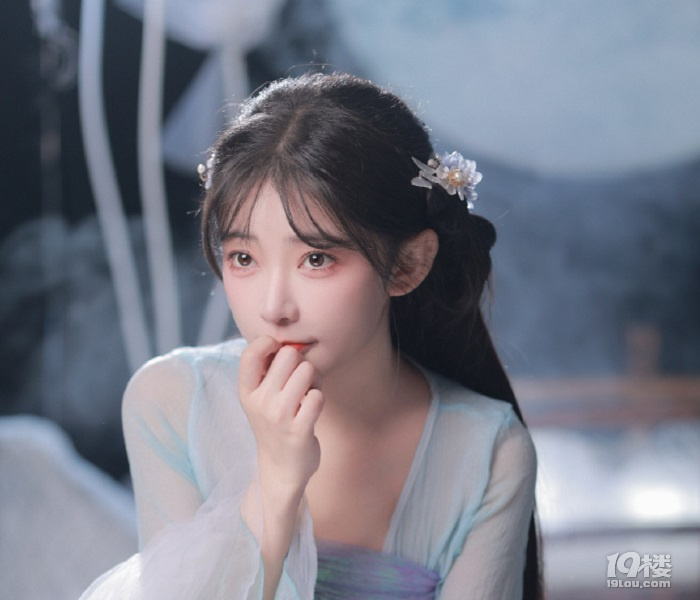 蒼蘭訣小蘭花眼妝出圈，原來甜妹的妝容竟如此簡單！