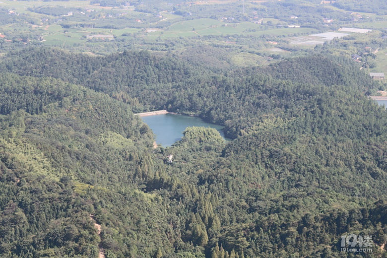 清風拂面，我欲高飛——登娘娘山有感