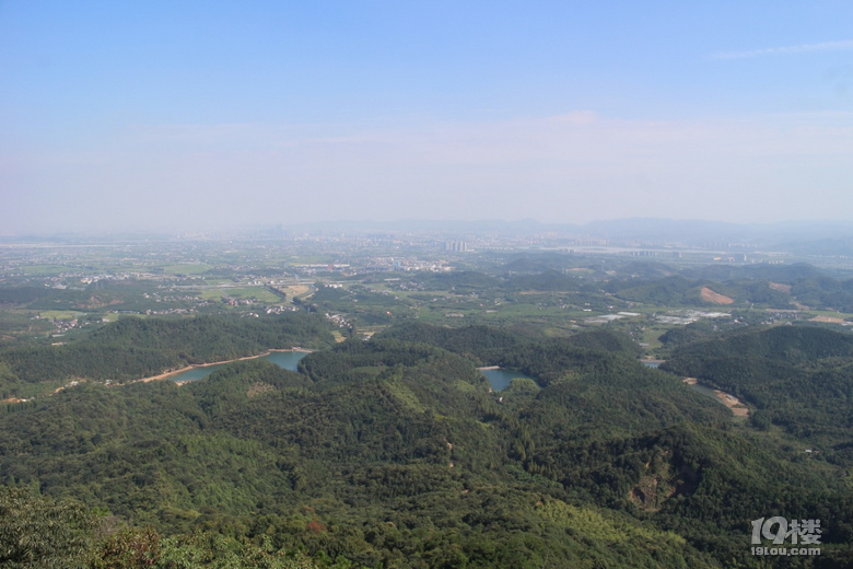 清風拂面，我欲高飛——登娘娘山有感