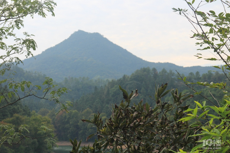 清風拂面，我欲高飛——登娘娘山有感