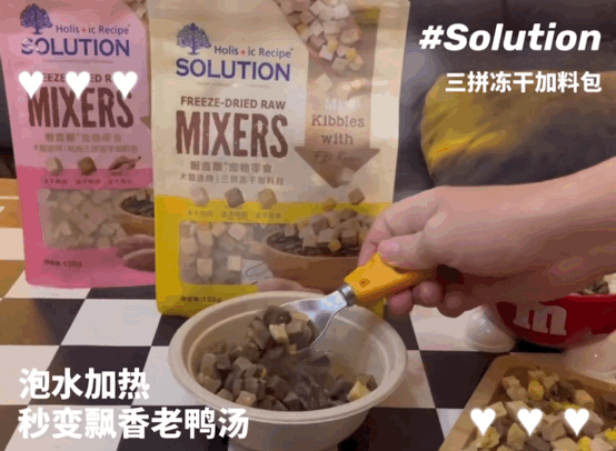 主人下班發(fā)現(xiàn)家里被打掃得一塵不染，狗子：“是的，我收拾的！”