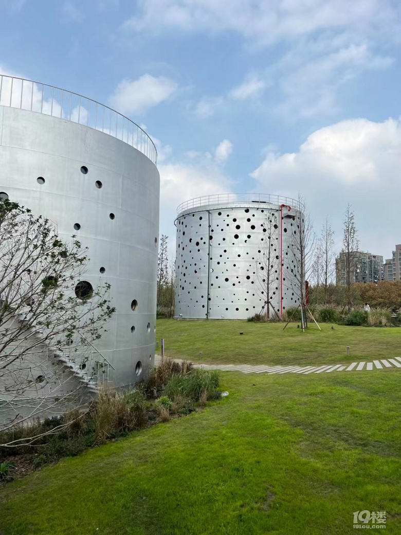 油庫變身小河公園，多了個(gè)周末好去處