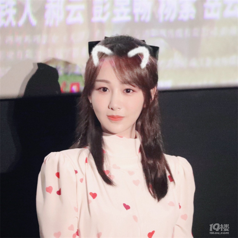 只需3步，普通女生也能get一個(gè)楊紫同款的羽毛底妝！