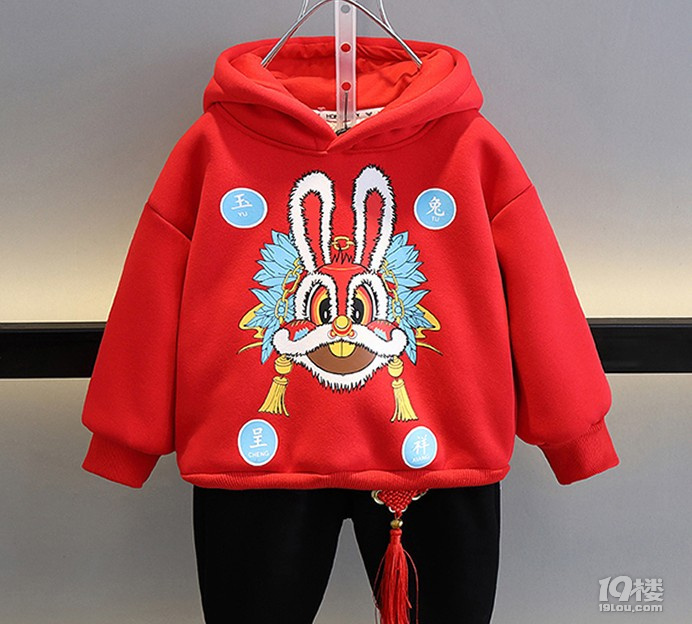 【寶寶的兔年】新年衣服紅紅火火，可惜快遞不給力，哈哈哈