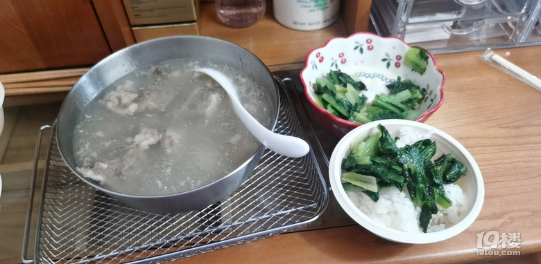 爹媽羊了之后，兒子照顧我們的飲食