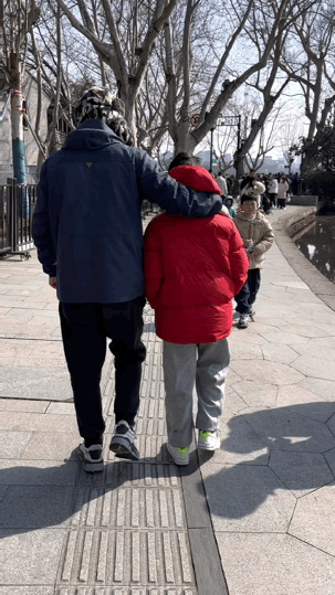 12歲兒子帶爸爸用時8天從南京騎行到西湖，刮風(fēng)下雨也沒停下