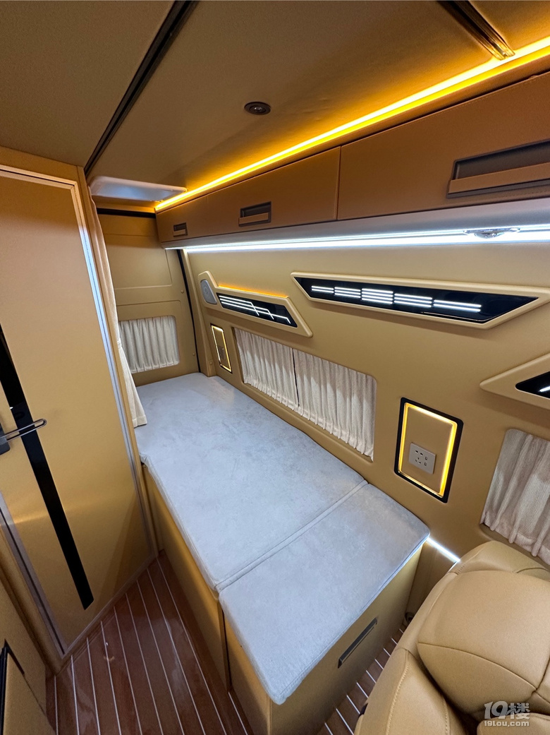 福特黑精鋼商旅車全新1000公里急出手