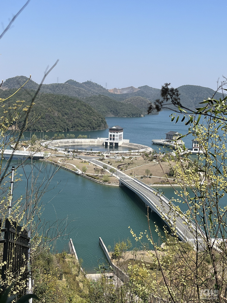 千島湖水就是從這個大碗流入杭州千家萬戶