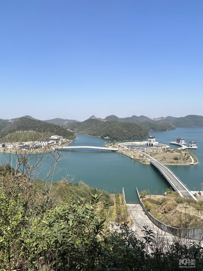 千島湖水就是從這個大碗流入杭州千家萬戶