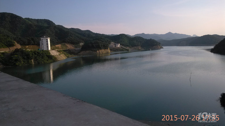 千島湖水就是從這個大碗流入杭州千家萬戶