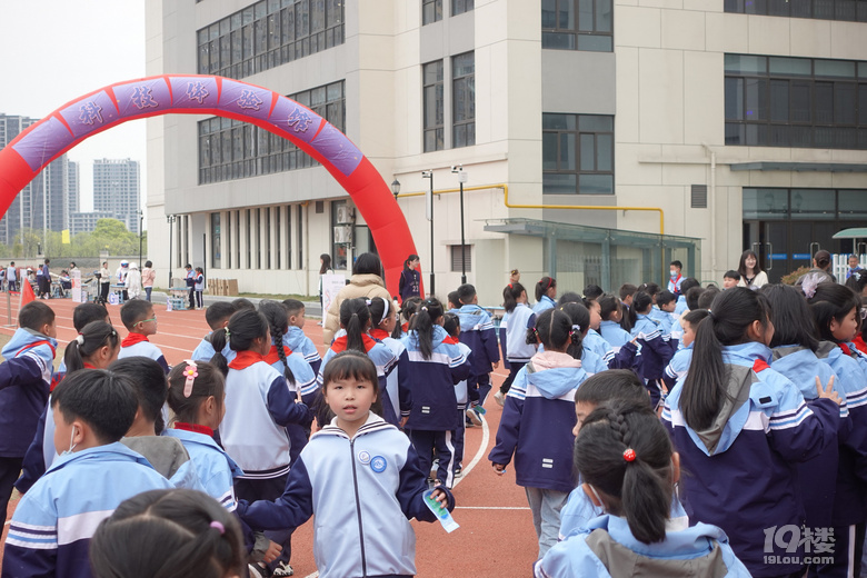 ̫澉r(sh)Ƽw(yn)@(g)W(xu)УƼ(ji)ȼը_(ti)