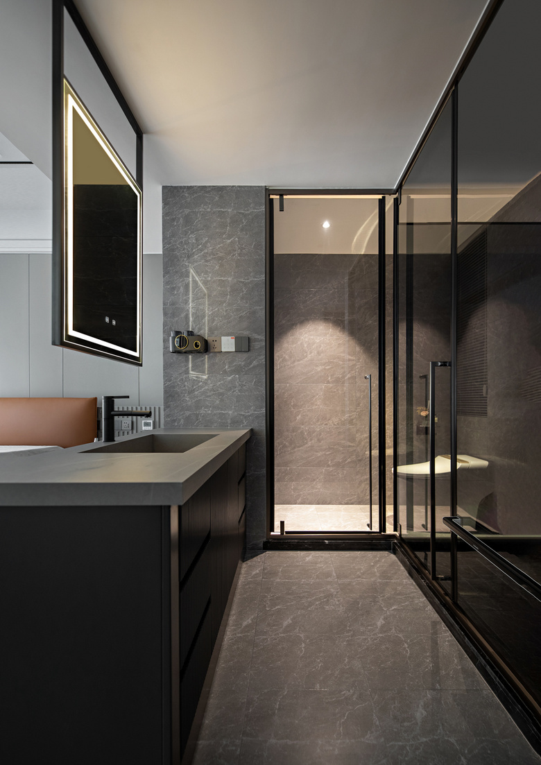 132�O�ִ����ݷ磬�����Դ���Χ�еĺڰ׻ң�