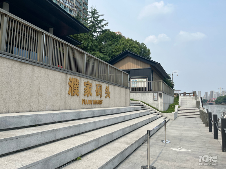 坐水上巴士1號(hào)線游京杭大運(yùn)河