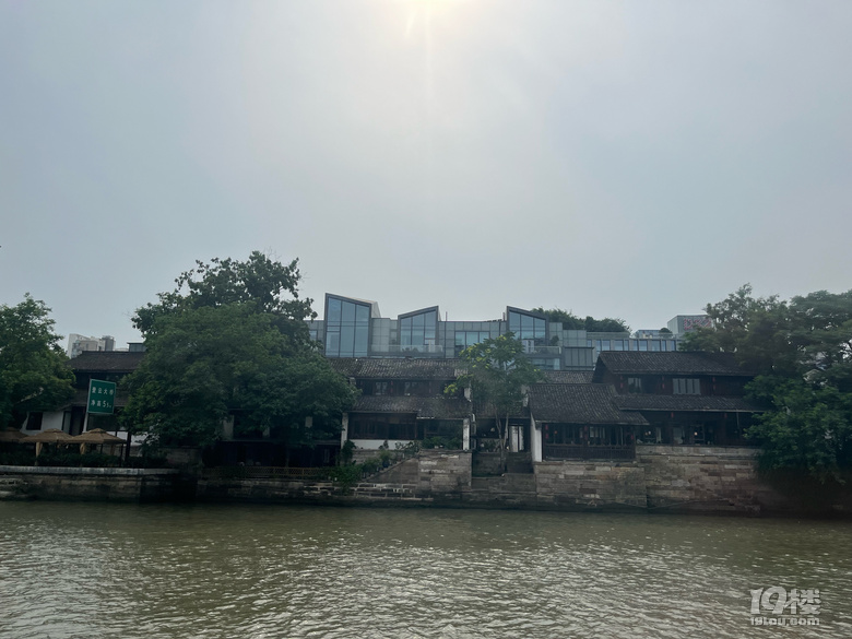 坐水上巴士1號(hào)線游京杭大運(yùn)河