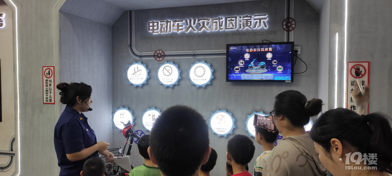 【暑期親子游】參觀金利浦消防應(yīng)急救援中心，坐消防車(chē)出警打水仗