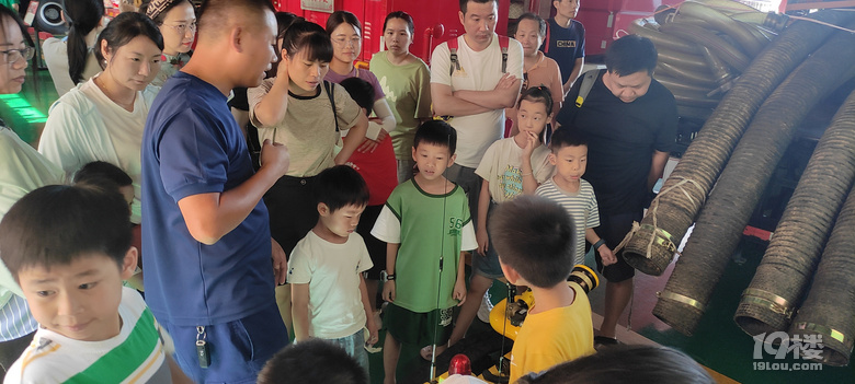 【暑期親子游】參觀金利浦消防應(yīng)急救援中心，坐消防車(chē)出警打水仗