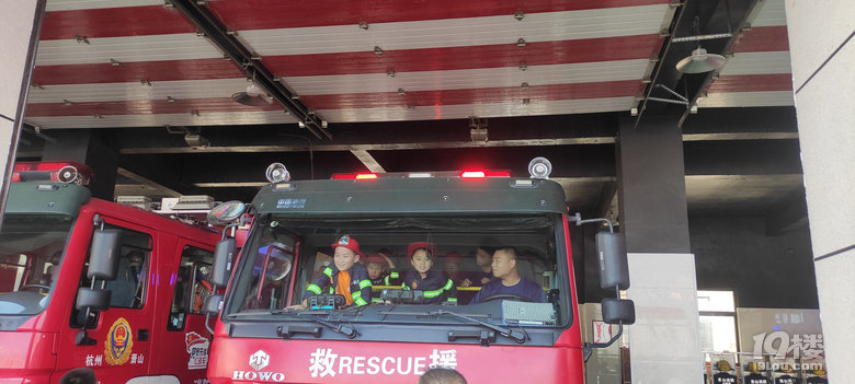 【暑期親子游】參觀金利浦消防應(yīng)急救援中心，坐消防車(chē)出警打水仗