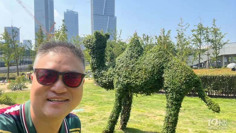 《剪刀手講故事》—大濱江之亞運花園