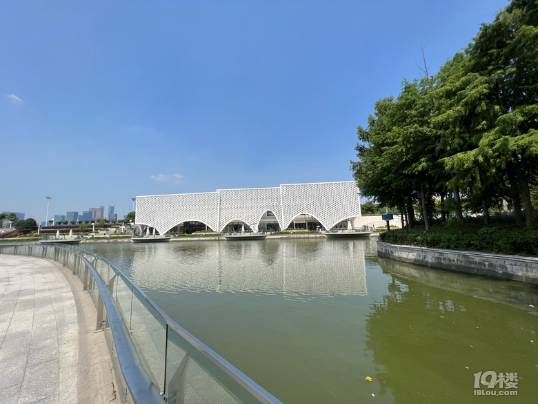 《剪刀手講故事》—大濱江之亞運花園