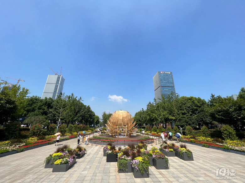 《剪刀手講故事》—大濱江之亞運花園