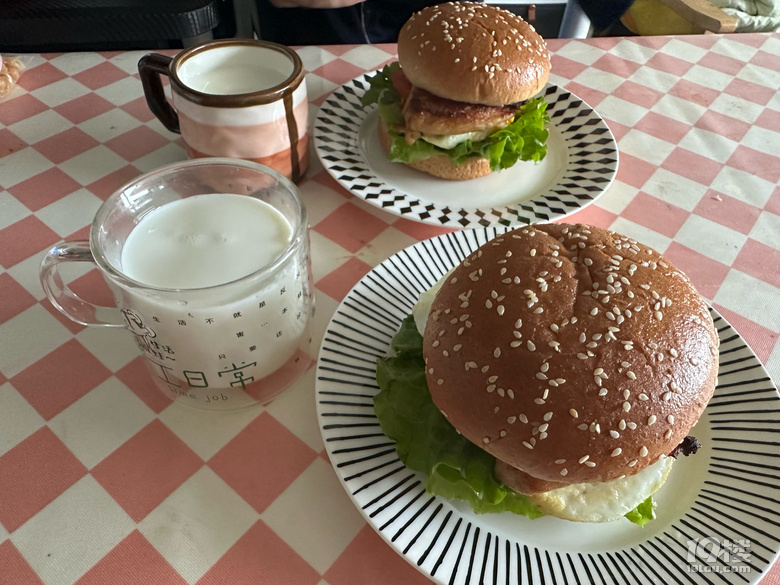 自制藤椒雞腿漢堡，比KFC便宜