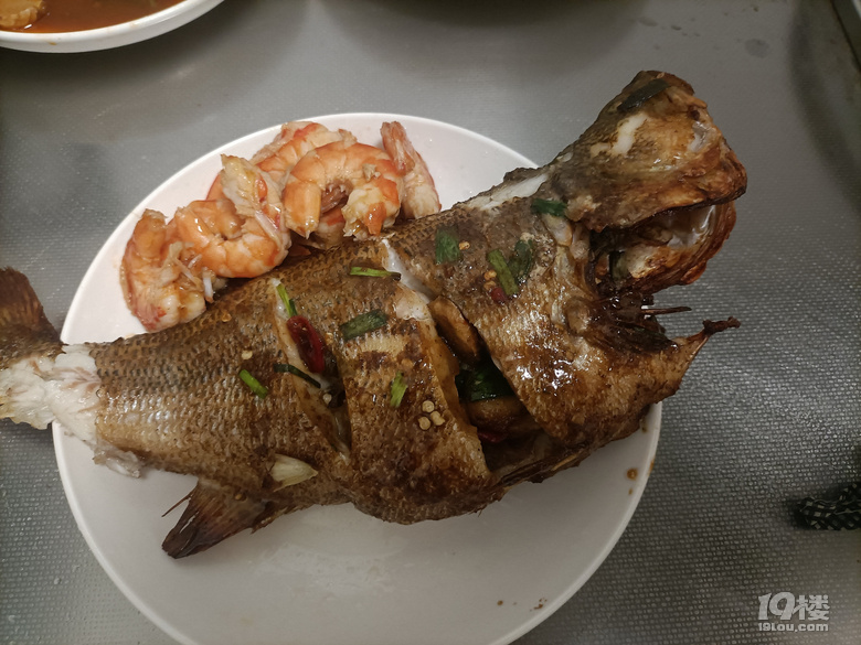 晚上的烤魚很成功