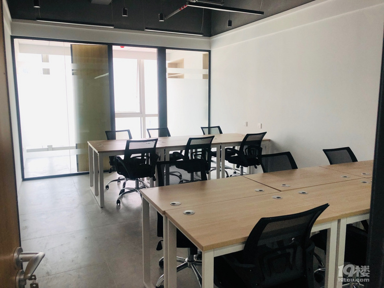 共享办公工位出租,550元可注册变更,即租即用,上门开户拍照