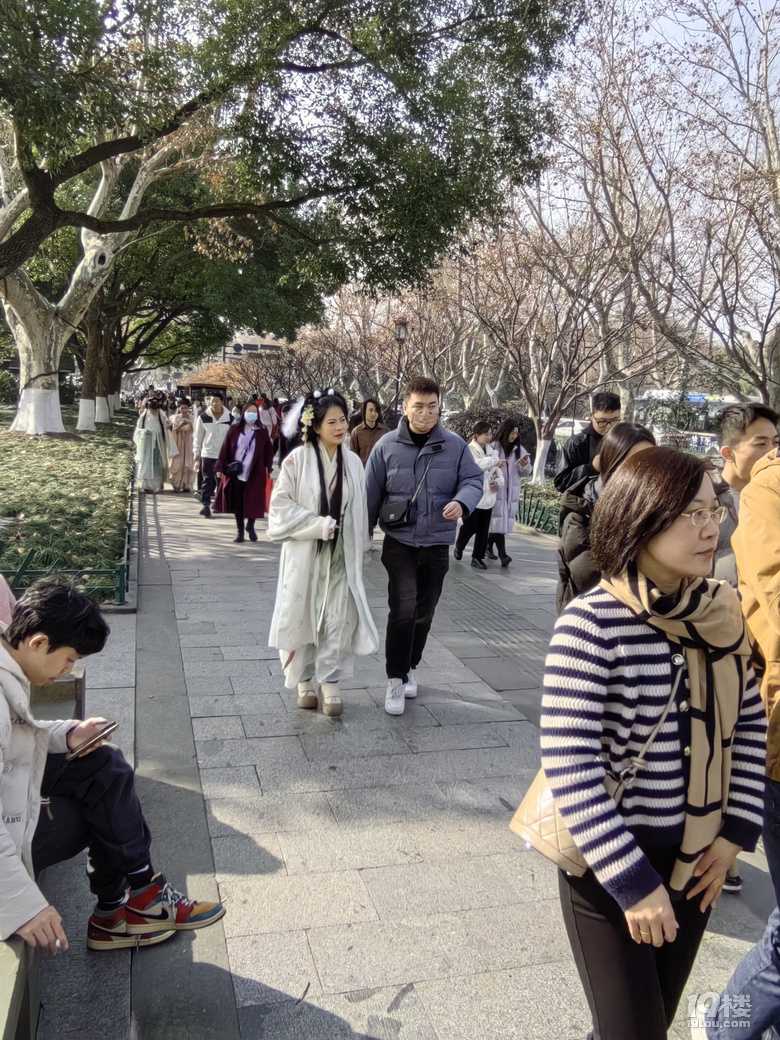 2023年最后一天，元旦小長假第二天，天氣晴好，冬日小陽春.