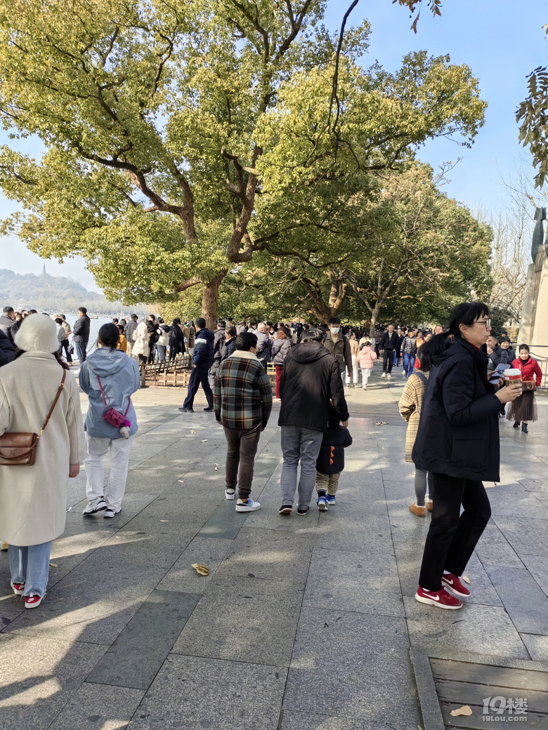 2023年最后一天，元旦小長假第二天，天氣晴好，冬日小陽春.