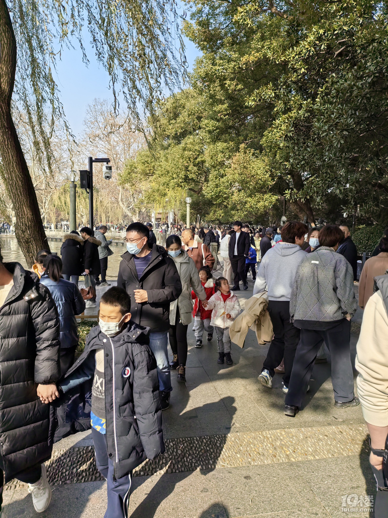 2023年最后一天，元旦小長假第二天，天氣晴好，冬日小陽春.