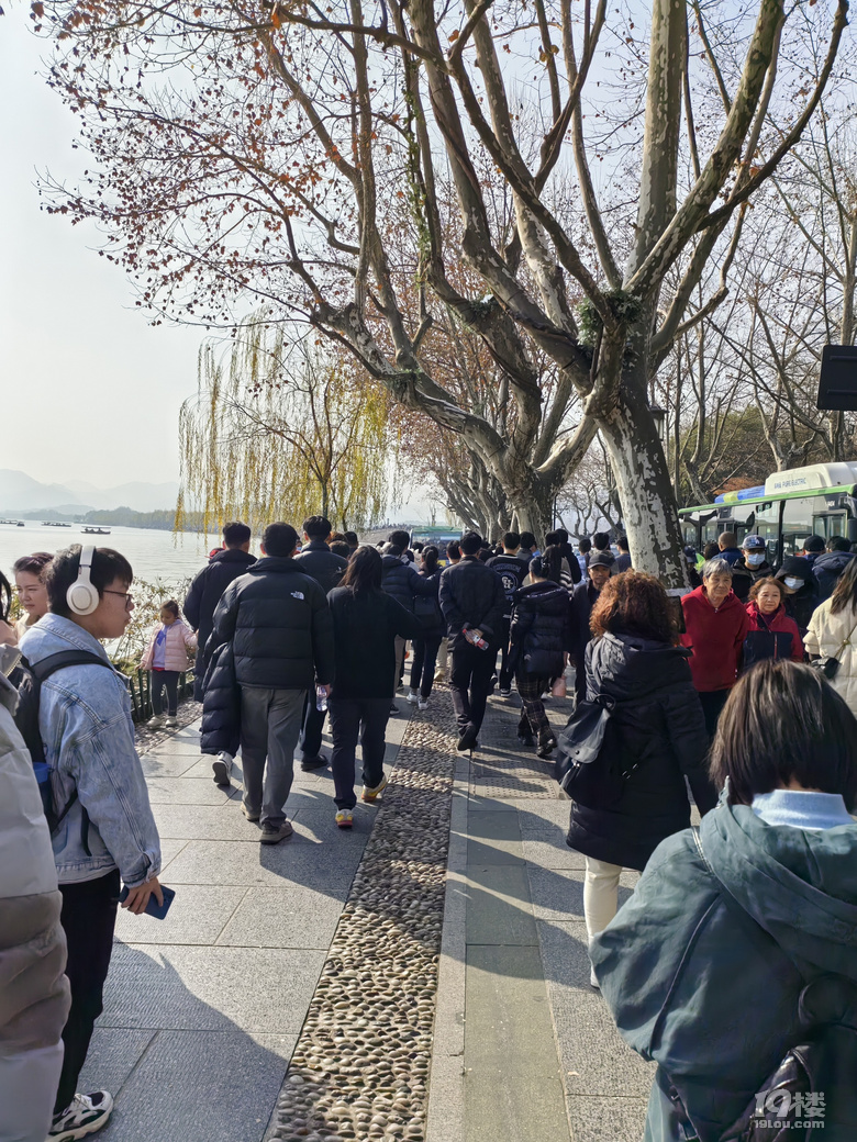 2023年最后一天，元旦小長假第二天，天氣晴好，冬日小陽春.