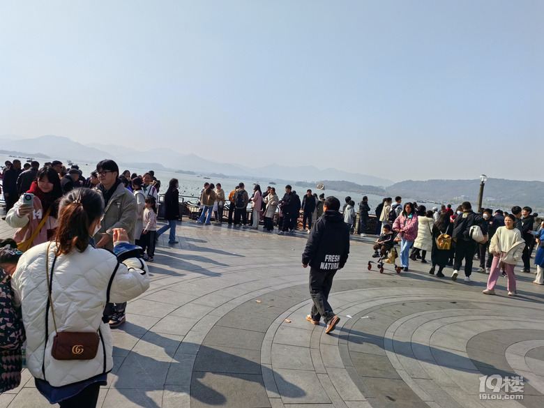 2023年最后一天，元旦小長假第二天，天氣晴好，冬日小陽春.