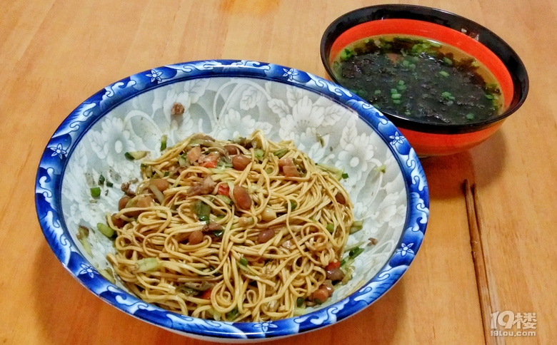 大碗吃面
