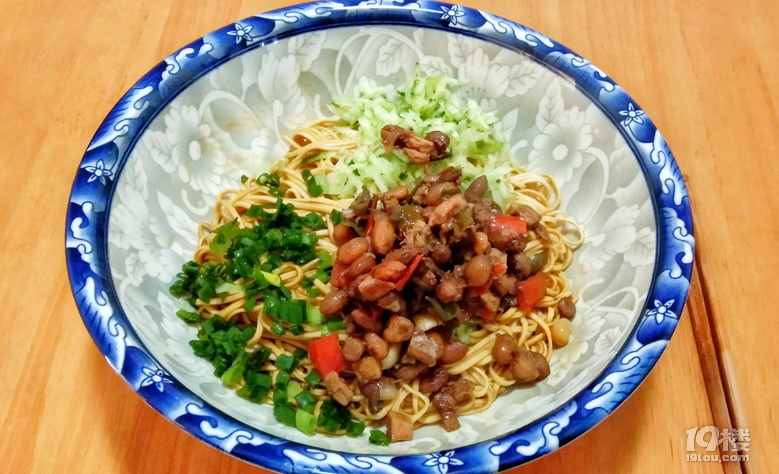大碗吃面