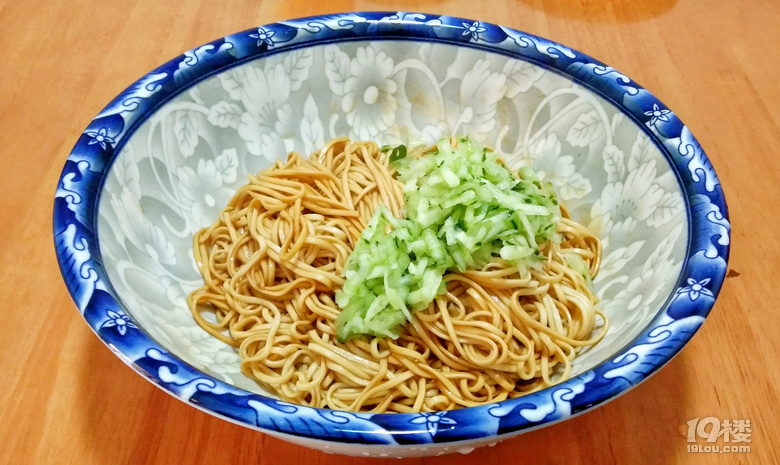 大碗吃面