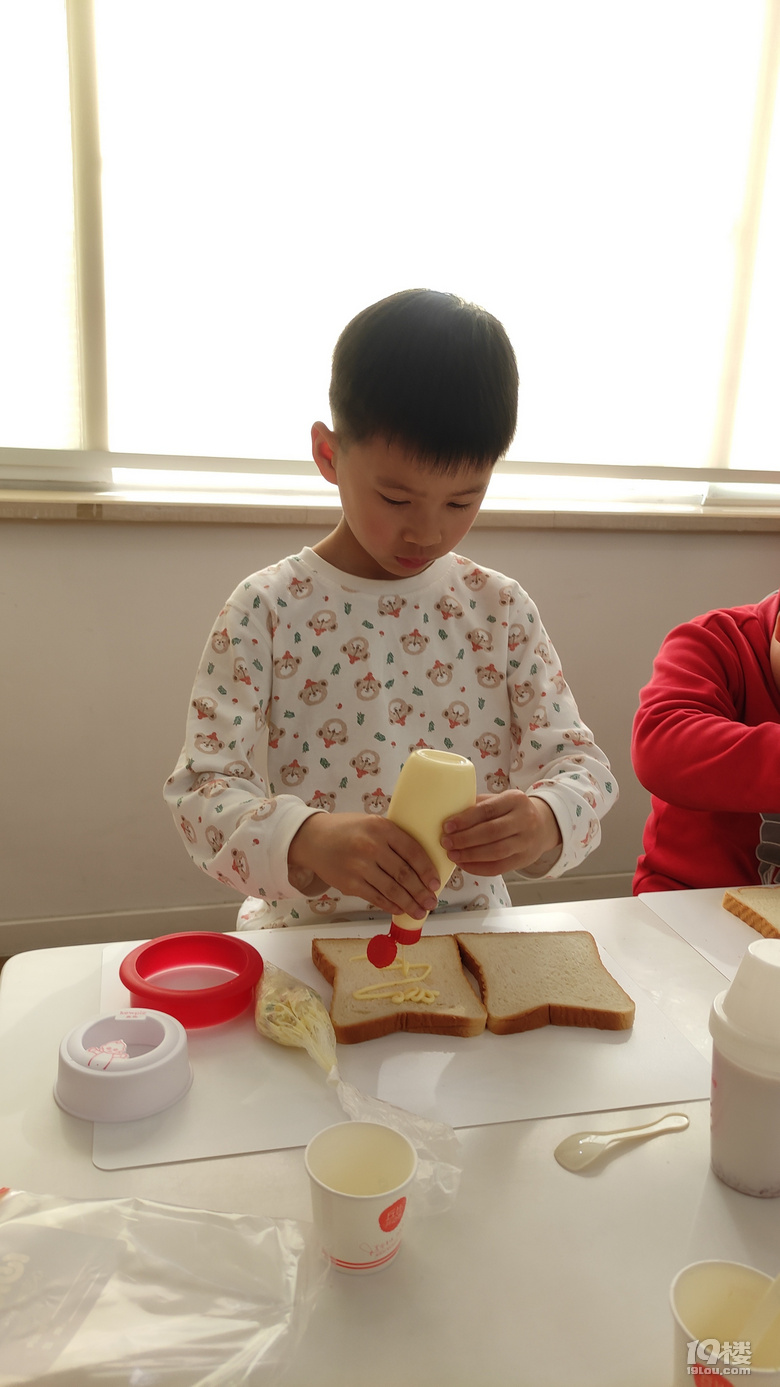 一起去丘比沙拉工廠了解沙拉是怎么制作的吧，還可以親手制作美食