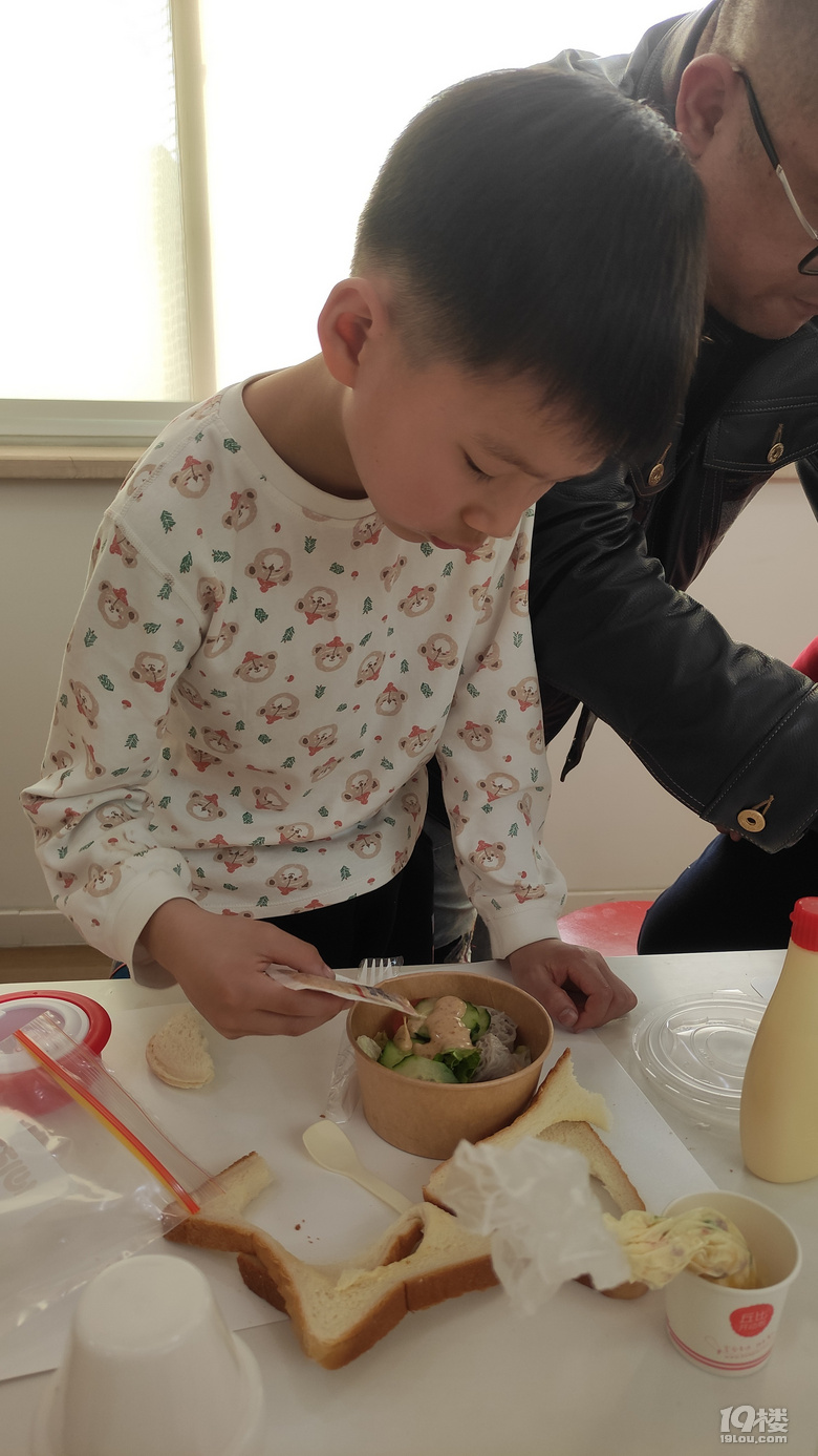 一起去丘比沙拉工廠了解沙拉是怎么制作的吧，還可以親手制作美食