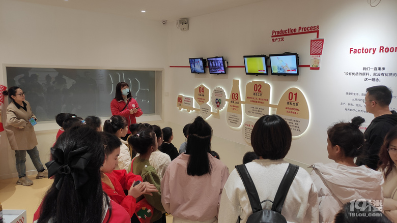 一起去丘比沙拉工廠了解沙拉是怎么制作的吧，還可以親手制作美食