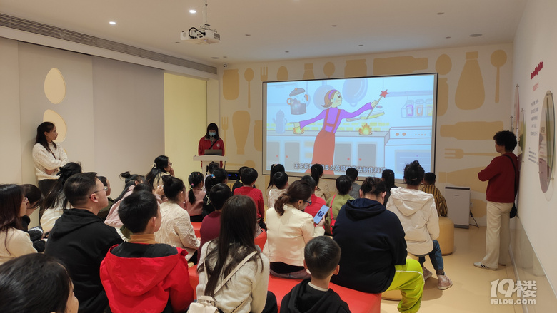 一起去丘比沙拉工廠了解沙拉是怎么制作的吧，還可以親手制作美食