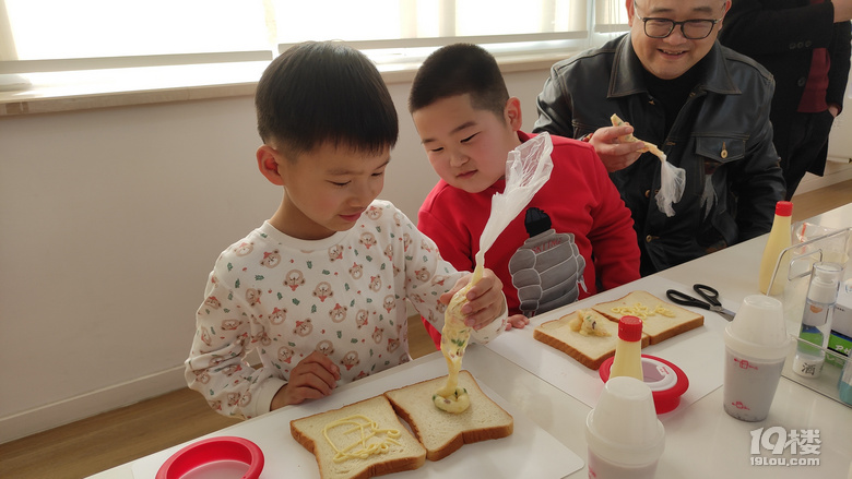 一起去丘比沙拉工廠了解沙拉是怎么制作的吧，還可以親手制作美食