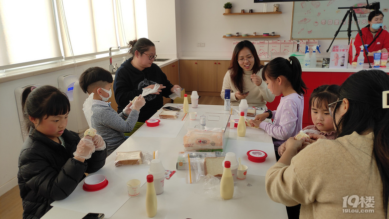 一起去丘比沙拉工廠了解沙拉是怎么制作的吧，還可以親手制作美食